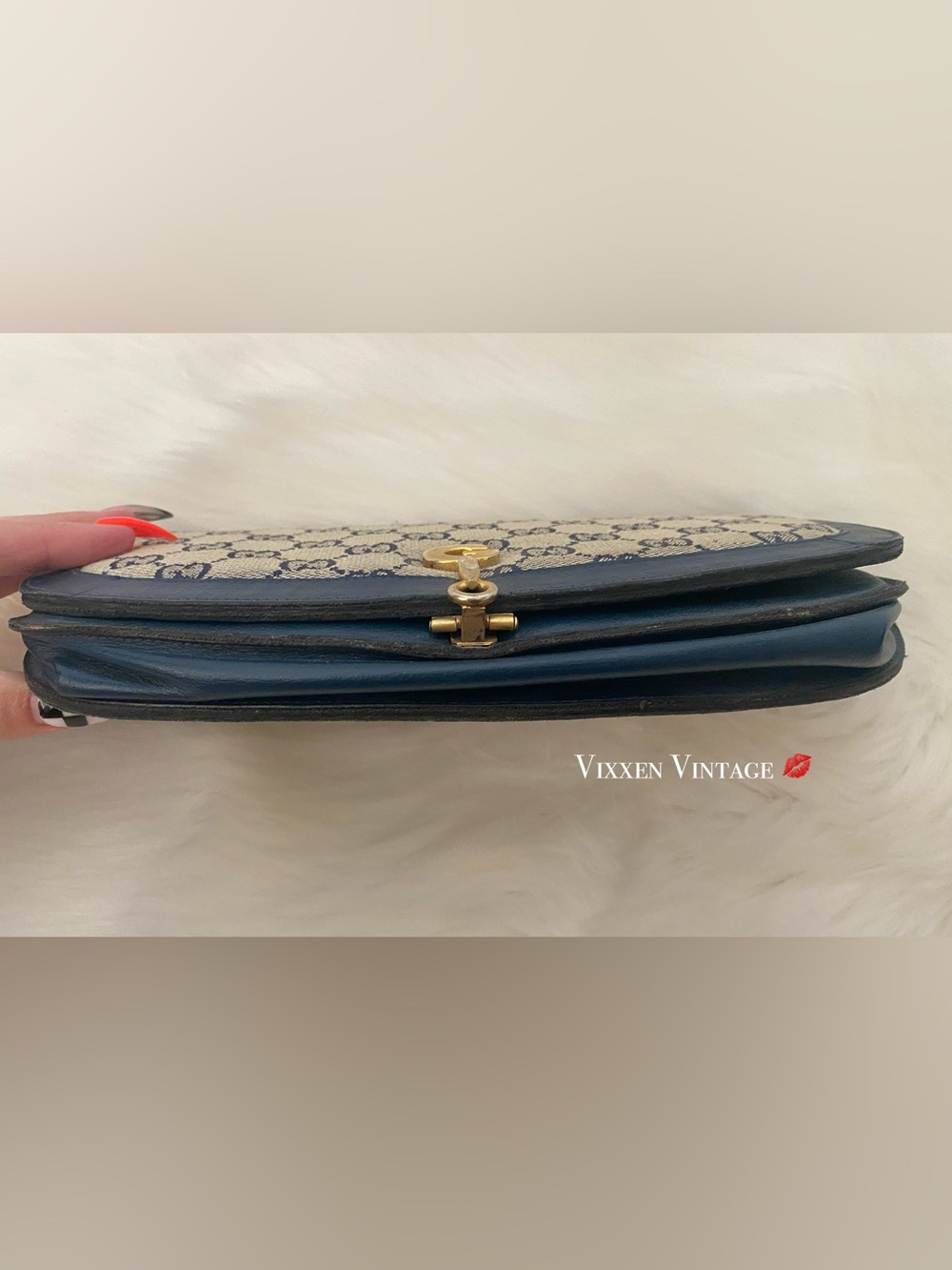 VINTAGE 1960’S GUCCI LEATHER GG MONOGRAM JACQUARD CLUTCH IN NAVY - Picture 7 of 13